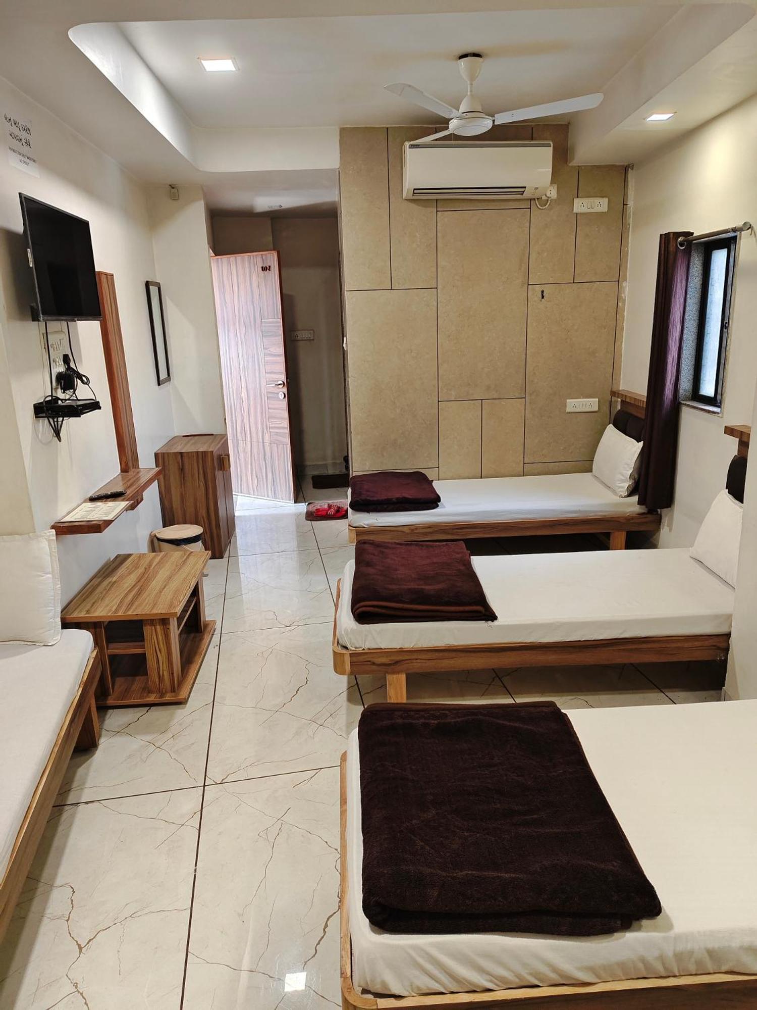 Hotel Milan Ahmedabad Exterior foto