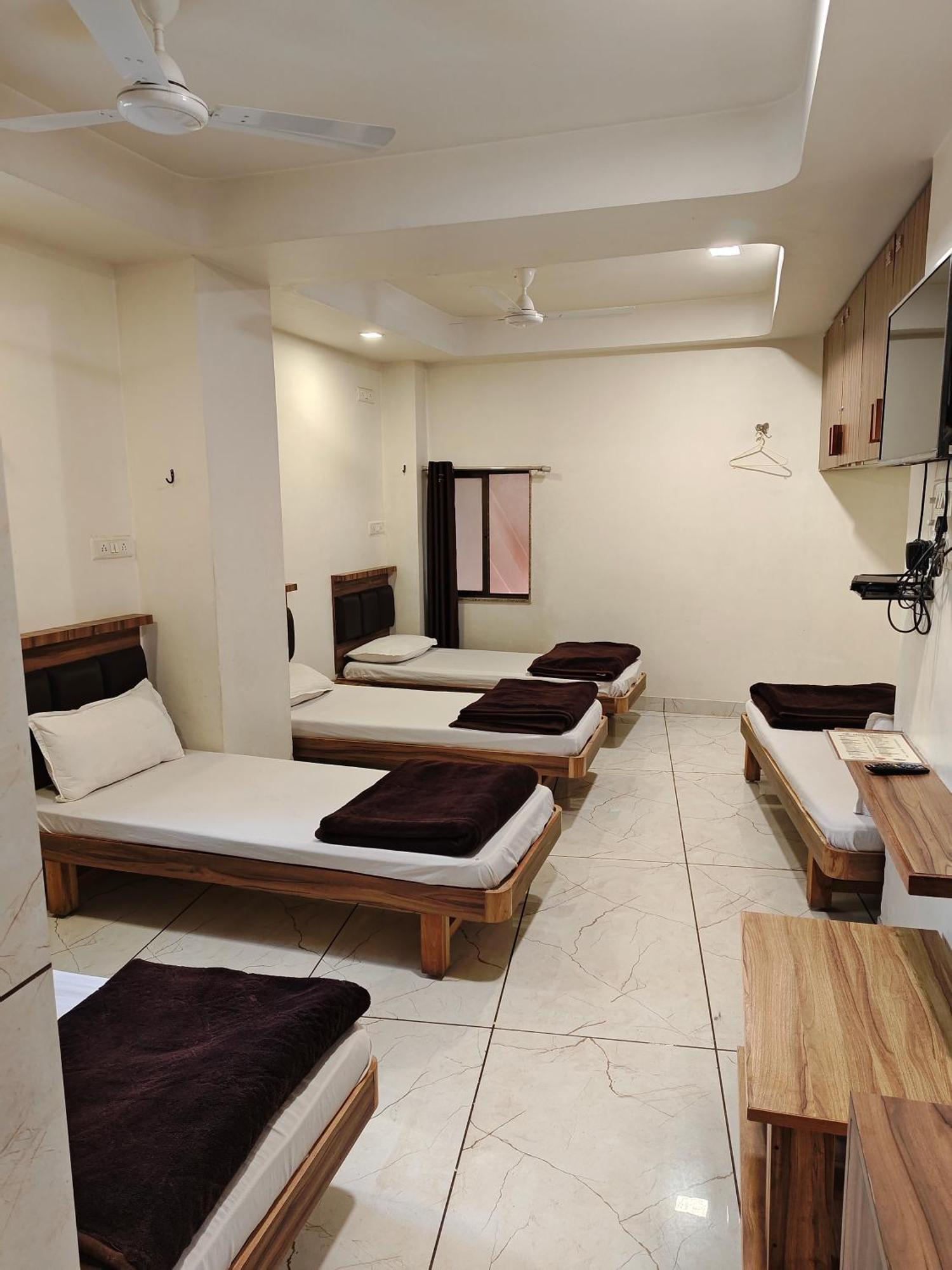Hotel Milan Ahmedabad Exterior foto